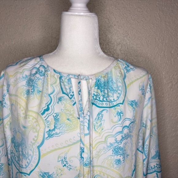 Chico's Size 1 White Blue Paisley Print Top Women's Size Medium - Picture 3 of 12